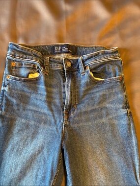GAP High-Rise Skinny Jeans - leggings in Medium Blue Wash